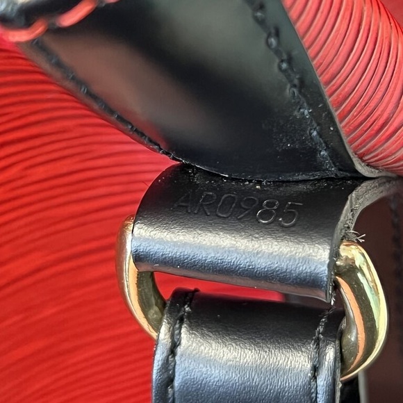 Louis Vuitton Bicolor Black Red Epi Leather Petit Noe Drawstring Bucket Hobo - Picture 4 of 7